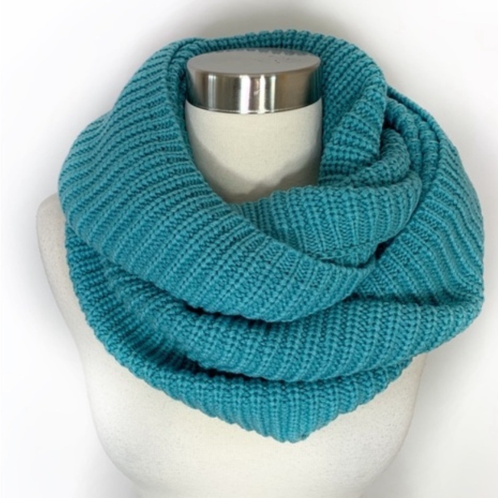 🚨Stitch Fix Octavia Alexa Rib Knit Infinity Scarf - Picture 5 of 8